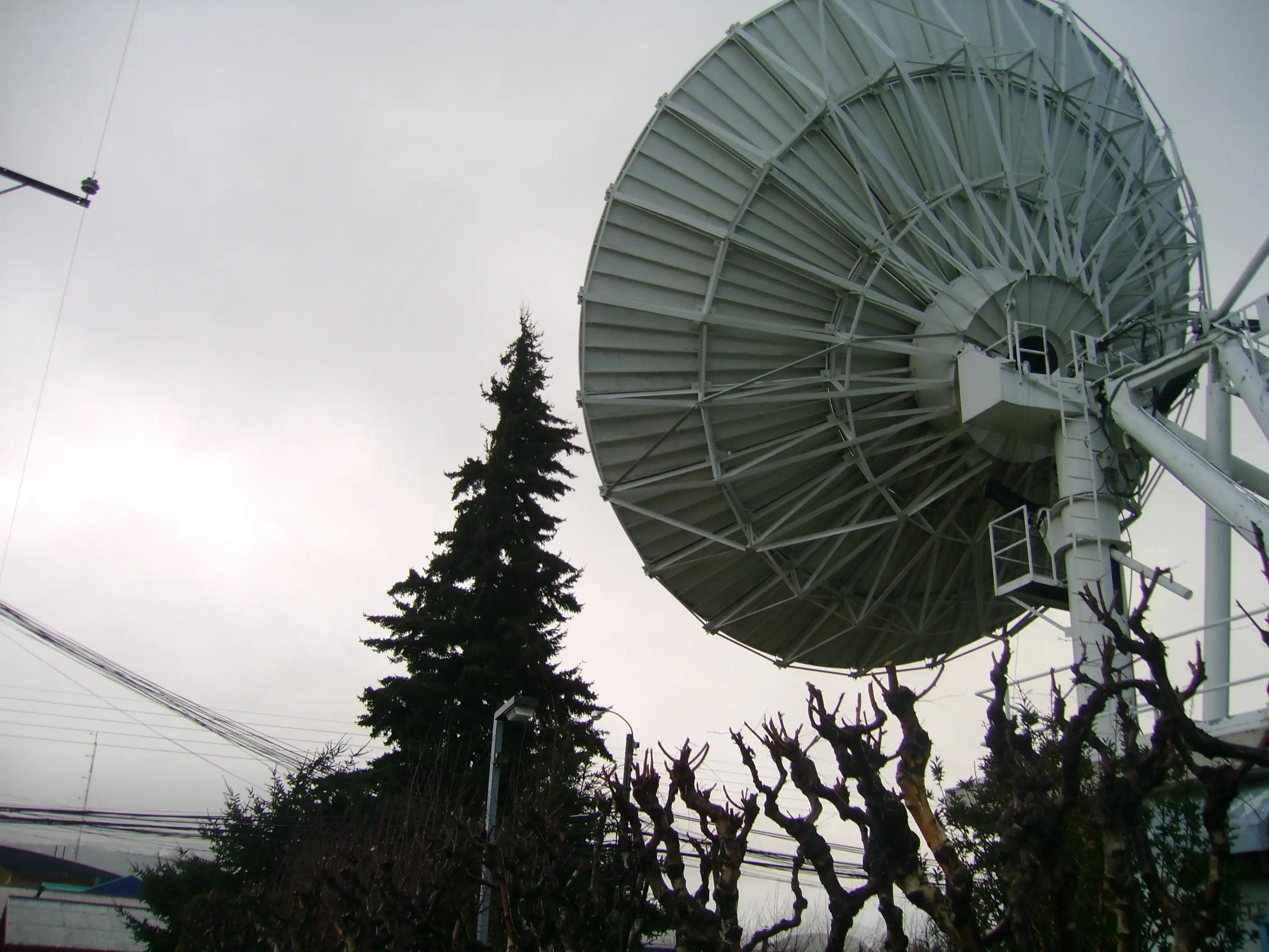 Antena satelital instalada en Aysén Fotografía: Archivo Entel