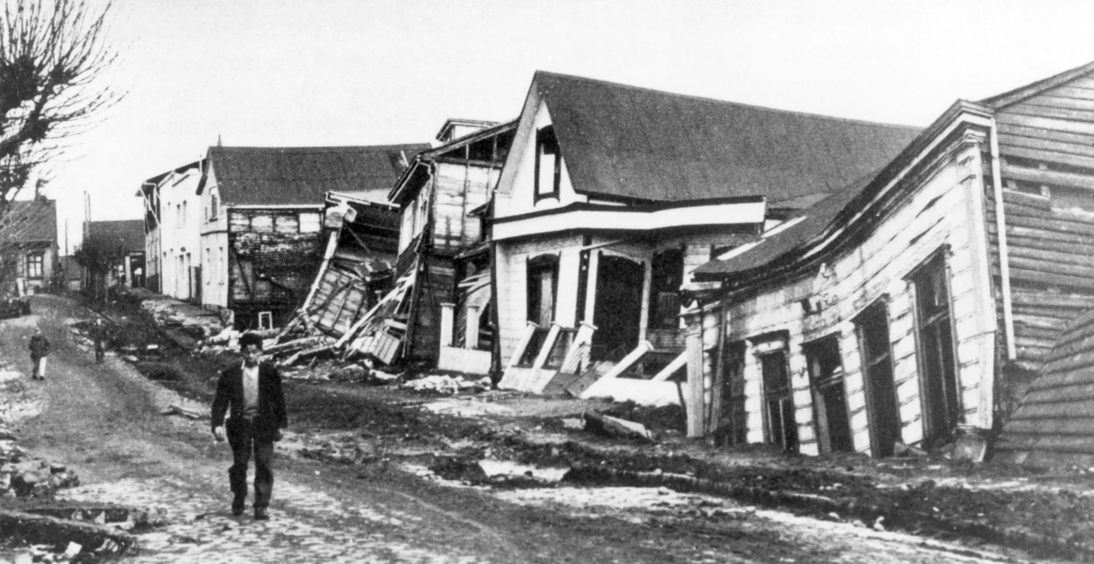 Casas destruidas por el terremoto en la ciudad de Valdivia