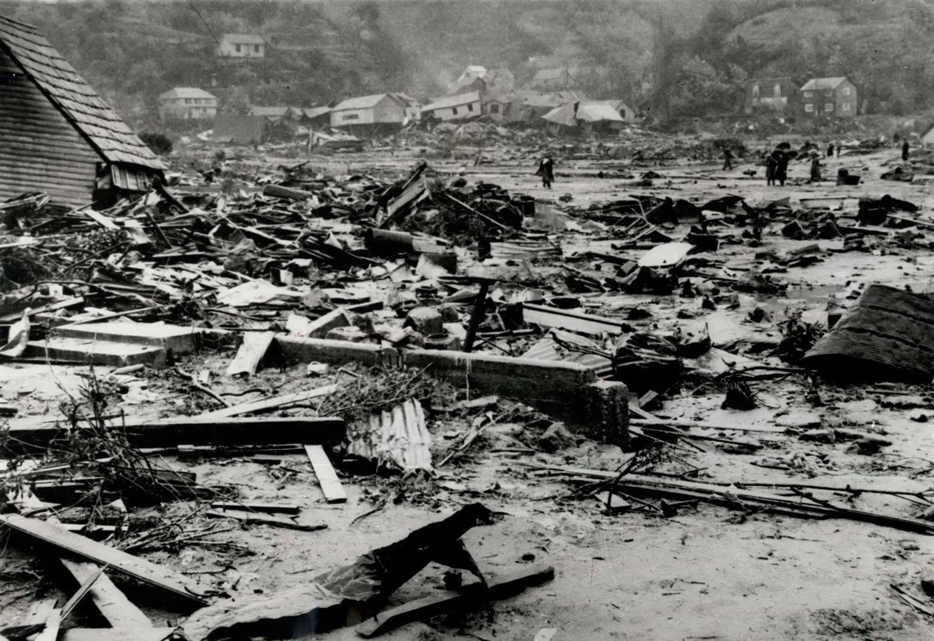 El maremoto provocado por el temblor generó olas de hasta 25 metros de altura